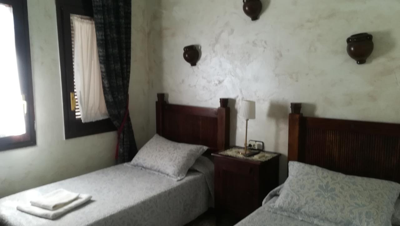 Hostal Restaurante La Diligencia Cunit Eksteriør billede