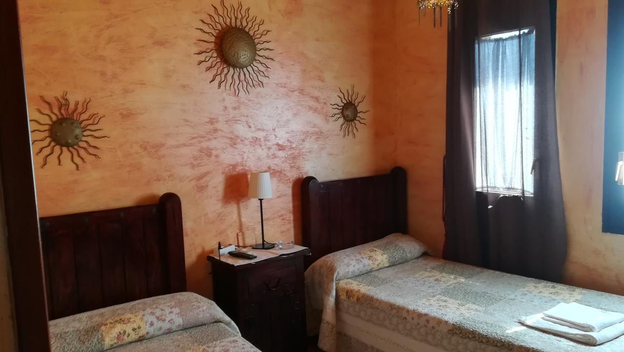 Hostal Restaurante La Diligencia Cunit Eksteriør billede