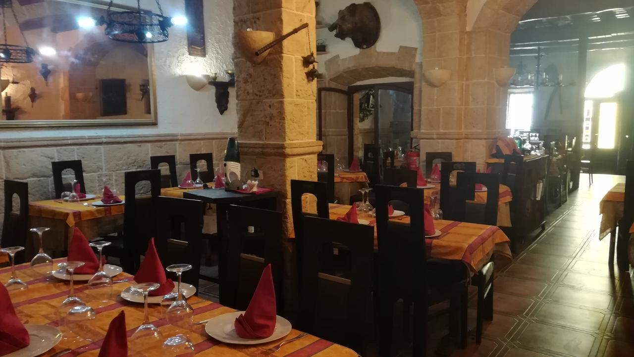 Hostal Restaurante La Diligencia Cunit Eksteriør billede