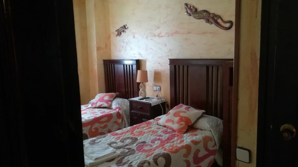 Hostal Restaurante La Diligencia Cunit Eksteriør billede